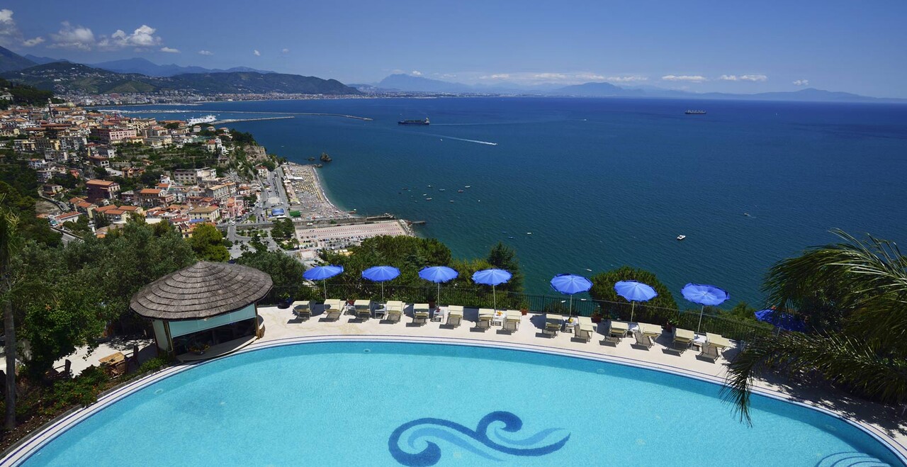 Enjoy the luxury services of Hotel Raito, 5 star hotel Amalfi Coast